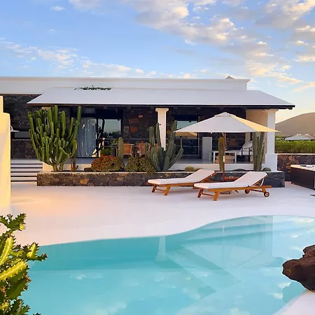 Unique Homes - Adults Only *