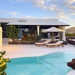 Unique Homes - Adults Only *